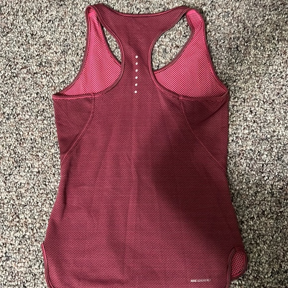 Nike razor back athletic tank - Picture 3 of 3